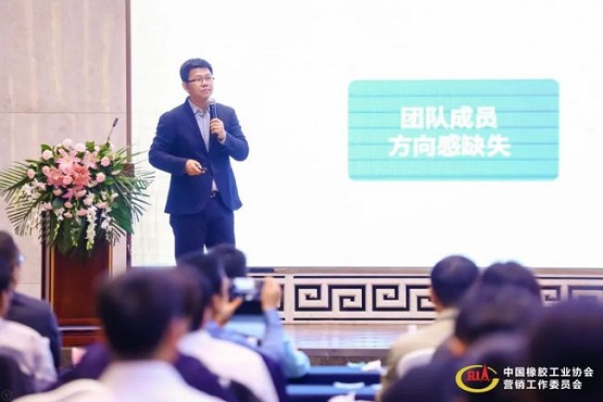 “打造團隊領(lǐng)導(dǎo)力-企業(yè)掌舵人的第一要務(wù)”這一理念