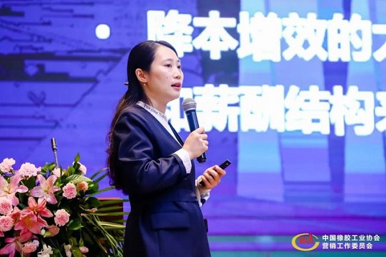 易策學(xué)院執(zhí)行院長 蘇娜