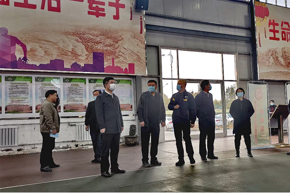 張國棟充分肯定了公司在人才隊伍建設(shè)、注重科技成果轉(zhuǎn)化、提高企業(yè)核心競爭力等方面的工作 張國棟充分肯定了公司在人才隊伍建設(shè)、注重科技成果轉(zhuǎn)化、提高企業(yè)核心競爭力等方面的工作