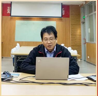 建大集團(tuán)董事長(zhǎng)楊啟仁，建大輪胎昆山廠總經(jīng)理林建良，分別發(fā)表致辭。