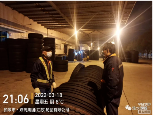 雙錢(qián)江蘇公司進(jìn)入戰(zhàn)時(shí)狀態(tài),實(shí)行物流車輛疫情防控“全盤(pán)覆蓋、互聯(lián)互通、上下聯(lián)動(dòng)”的管理舉措,全力以赴確保公司“原材料進(jìn)得來(lái)、輪胎發(fā)得出” 雙錢(qián)江蘇公司進(jìn)入戰(zhàn)時(shí)狀態(tài),實(shí)行物流車輛疫情防控“全盤(pán)覆蓋、互聯(lián)互通、上下聯(lián)動(dòng)”的管理舉措,全力以赴確保公司“原材料進(jìn)得來(lái)、輪胎發(fā)得出”