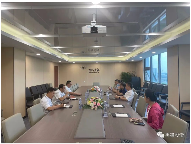 雷昌純表示,要一如既往的堅持產(chǎn)學(xué)研深度融合,不斷提升科技研發(fā)能力,為提高行業(yè)經(jīng)濟(jì)效益、環(huán)境效益和社會效益提供強(qiáng)有力的技術(shù)科研支持 雷昌純表示,要一如既往的堅持產(chǎn)學(xué)研深度融合,不斷提升科技研發(fā)能力,為提高行業(yè)經(jīng)濟(jì)效益、環(huán)境效益和社會效益提供強(qiáng)有力的技術(shù)科研支持