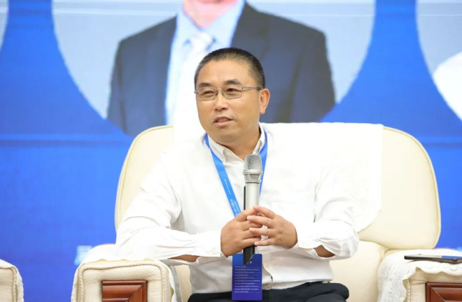 廣東省涂料行業(yè)協(xié)會會長、展辰新材料集團(tuán)股份有限公司董事長陳冰 廣東省涂料行業(yè)協(xié)會會長、展辰新材料集團(tuán)股份有限公司董事長陳冰