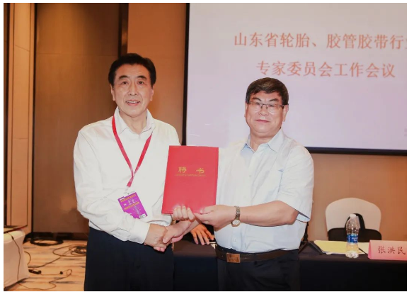 國(guó)橡中心主任,賽輪集團(tuán)董事長(zhǎng)袁仲雪獲聘山東省輪胎行業(yè)專(zhuān)家委員會(huì)主任 國(guó)橡中心主任,賽輪集團(tuán)董事長(zhǎng)袁仲雪獲聘山東省輪胎行業(yè)專(zhuān)家委員會(huì)主任