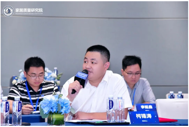 密封膠作為門窗輔材之一,主要用于窗框與玻璃的接縫密封、門窗框與內(nèi)外墻體的接縫密封,對(duì)于門窗的水密性、氣密性、保溫隔音性能等方面起到關(guān)鍵作用 密封膠作為門窗輔材之一,主要用于窗框與玻璃的接縫密封、門窗框與內(nèi)外墻體的接縫密封,對(duì)于門窗的水密性、氣密性、保溫隔音性能等方面起到關(guān)鍵作用