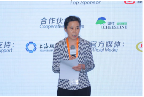中國橡膠工業(yè)協(xié)會技術經(jīng)濟委員會副主任趙冬梅主持了“綠色發(fā)展”論壇。 中國橡膠工業(yè)協(xié)會技術經(jīng)濟委員會副主任趙冬梅主持了“綠色發(fā)展”論壇。