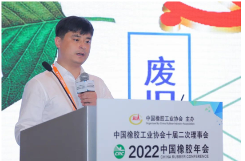 南京綠金人橡塑高科有限公司總經(jīng)理史金煒作了《廢輪胎綠色資源化再利用技術研發(fā)及其產(chǎn)業(yè)化》的報告。 南京綠金人橡塑高科有限公司總經(jīng)理史金煒作了《廢輪胎綠色資源化再利用技術研發(fā)及其產(chǎn)業(yè)化》的報告。