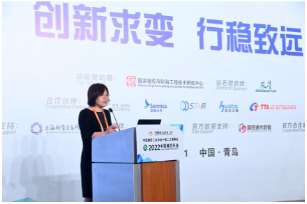 中國橡膠工業協會十屆二次理事會暨2022中國橡膠年會大會論壇，在山東青島盛大開幕。中國橡膠工業協會會長徐文英在會上作主題為“面對挑戰 勇于擔當 一起努力向未來”的報告，匯報2022年以來中國橡膠工業協會工作并介紹下階段工作計劃。