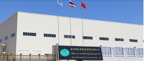 　金世緣踐行“一帶一路”倡議，積極“走出去”全球化布局，在原料來源地泰國羅勇府建設了占地4.5萬多平方米的生產基地。