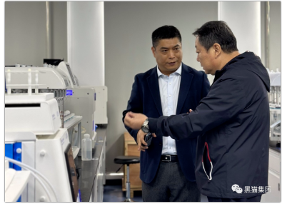 　此次走訪，王耀分別來到和澤醫藥公司、通用股份公司、物產中大化工集團、中策橡膠集團。黑貓股份黨委副書記、總經理魏明，以及集團董事會辦公室、黑貓股份公司、江西躍華公司等相關人員分別陪同。