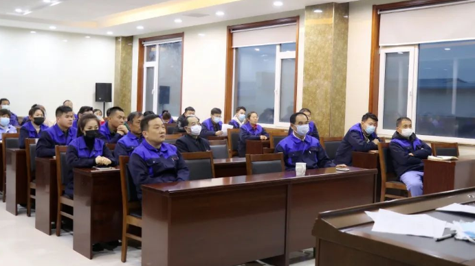 山東濱澳電線電纜有限公司召開了全體職工安全生產(chǎn)會(huì)議，濱澳線纜全體職工參加了會(huì)議。會(huì)議由濱澳線纜董事長董桂光主持。