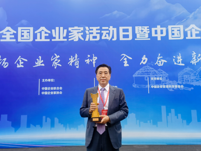 原隸屬化工部的青島科技大學(xué),是我國第一家設(shè)立橡膠學(xué)科專業(yè)的高校,也是亞洲唯一的一所橡膠專業(yè)門類最全的高等院校,被譽(yù)為中國橡膠工業(yè)的“黃埔”,培養(yǎng)了中國橡膠領(lǐng)域一半以上的技術(shù)和管理人才,袁仲雪就是其中之一 原隸屬化工部的青島科技大學(xué),是我國第一家設(shè)立橡膠學(xué)科專業(yè)的高校,也是亞洲唯一的一所橡膠專業(yè)門類最全的高等院校,被譽(yù)為中國橡膠工業(yè)的“黃埔”,培養(yǎng)了中國橡膠領(lǐng)域一半以上的技術(shù)和管理人才,袁仲雪就是其中之一