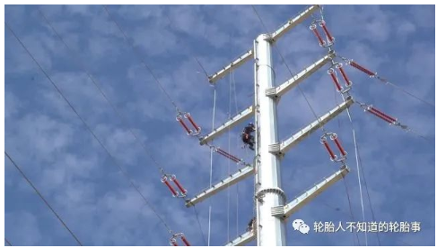 為確保生產(chǎn)車間全電智能化改造后電力穩(wěn)定,威海供電公司對35千伏庫珀線、國泰線等4條供電線路和110千伏崖頭變電進(jìn)行升級改造,全方位滿足項目用電需求。 為確保生產(chǎn)車間全電智能化改造后電力穩(wěn)定,威海供電公司對35千伏庫珀線、國泰線等4條供電線路和110千伏崖頭變電進(jìn)行升級改造,全方位滿足項目用電需求。
