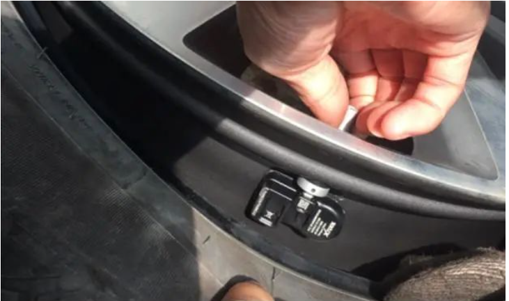 隨著物聯網的發展，汽車裝載了更多的傳感器連接到超級計算機