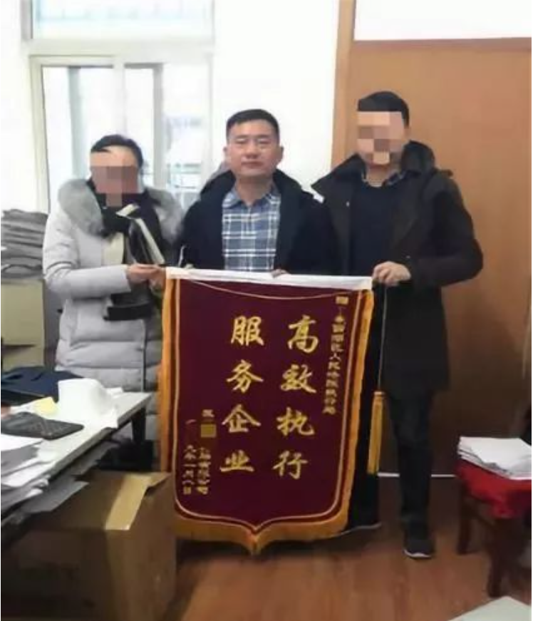 上述被執(zhí)行人拖欠貨款的理由大多是:輪胎不好賣,貨物大量積壓,沒有資金還款 上述被執(zhí)行人拖欠貨款的理由大多是:輪胎不好賣,貨物大量積壓,沒有資金還款