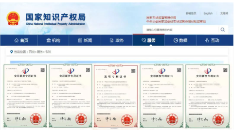萬(wàn)達(dá)寶通輪胎公司持續(xù)推進(jìn)產(chǎn)學(xué)研用聯(lián)合創(chuàng)新,累計(jì)完成半鋼新產(chǎn)品開(kāi)發(fā)125個(gè)規(guī)格;全鋼7個(gè)規(guī)格實(shí)現(xiàn)量產(chǎn);工程胎5個(gè)新產(chǎn)品均已進(jìn)行批量試制生產(chǎn)。2022年共計(jì)申報(bào)專(zhuān)利29項(xiàng),其中發(fā)明專(zhuān)利2項(xiàng),實(shí)用新型專(zhuān)利27項(xiàng),截止目前已下證專(zhuān)利15項(xiàng),已受理13項(xiàng)。 萬(wàn)達(dá)寶通輪胎公司持續(xù)推進(jìn)產(chǎn)學(xué)研用聯(lián)合創(chuàng)新,累計(jì)完成半鋼新產(chǎn)品開(kāi)發(fā)125個(gè)規(guī)格;全鋼7個(gè)規(guī)格實(shí)現(xiàn)量產(chǎn);工程胎5個(gè)新產(chǎn)品均已進(jìn)行批量試制生產(chǎn)。2022年共計(jì)申報(bào)專(zhuān)利29項(xiàng),其中發(fā)明專(zhuān)利2項(xiàng),實(shí)用新型專(zhuān)利27項(xiàng),截止目前已下證專(zhuān)利15項(xiàng),已受理13項(xiàng)。