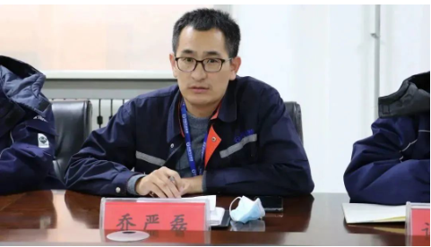 喬嚴磊經(jīng)理代表集團精益研究院,對耐斯特炭黑公司作為集團精益管理先行試點、示范單位取得的系列成績給予了充分肯定,系統(tǒng)闡述了開展精益成本管理工作的意義,并對下一步精益體系攻堅年及精益成本相關(guān)工作提出了新的要求。 喬嚴磊經(jīng)理代表集團精益研究院,對耐斯特炭黑公司作為集團精益管理先行試點、示范單位取得的系列成績給予了充分肯定,系統(tǒng)闡述了開展精益成本管理工作的意義,并對下一步精益體系攻堅年及精益成本相關(guān)工作提出了新的要求。