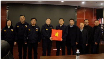 　王耀對倪衛(wèi)春一行的到來表示熱烈歡迎，他表示，黑貓集團將繼續(xù)全力以赴鼓足干勁、振奮精神，推動各項目標(biāo)任務(wù)圓滿完成。