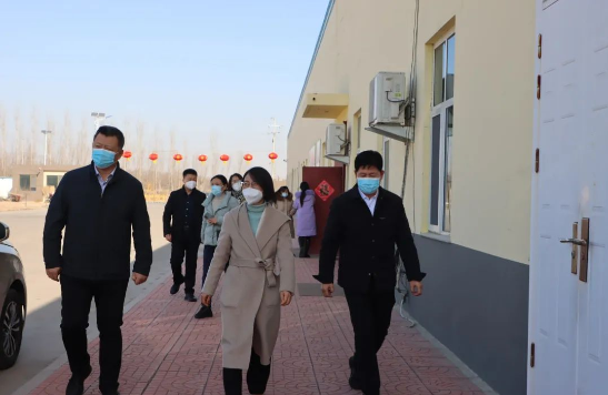副縣長、縣公安局局長楊秀林到山東永盛橡膠集團、澳亞集團，指出企業要安全有序推動復工復產，盡最大努力減少疫情對經濟社會發展的影響。要主動與企業溝通對接，及時了解企業所需，幫助企業解決實際問題。