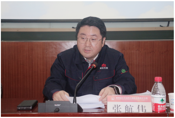 總經(jīng)理、黨委副書記張航偉作了重要講話并與所屬各單位簽訂了安全環(huán)保目標(biāo)責(zé)任書,公司安委會成員、各單位黨政負(fù)責(zé)人和生產(chǎn)單位分管安全負(fù)責(zé)人參加會議。 總經(jīng)理、黨委副書記張航偉作了重要講話并與所屬各單位簽訂了安全環(huán)保目標(biāo)責(zé)任書,公司安委會成員、各單位黨政負(fù)責(zé)人和生產(chǎn)單位分管安全負(fù)責(zé)人參加會議。