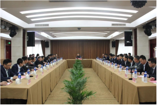 馮彤與廣墾橡膠集團駐外干部座談交流