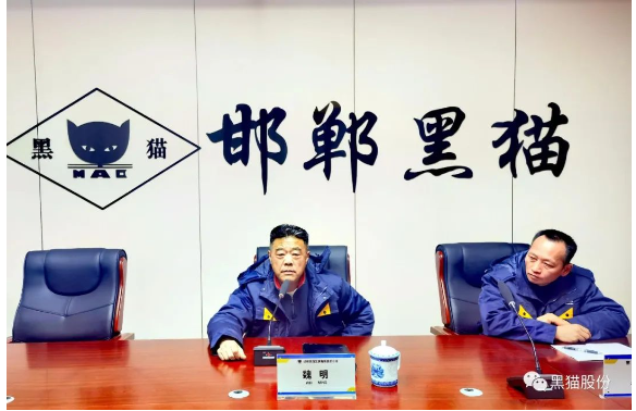 魏明深入一線現(xiàn)場查看生產(chǎn)運行、設(shè)備管理、油耗、工藝、質(zhì)量指標等情況。 魏明深入一線現(xiàn)場查看生產(chǎn)運行、設(shè)備管理、油耗、工藝、質(zhì)量指標等情況。