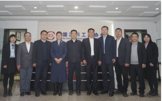 中國涂料工業協會與濮陽市人民政府進行了一次深入交流，雙方就可持續發展、濮陽綠色涂料產業園區建設及未來相關合作事宜展開了討論。這次會議，不僅加深了雙方的友好合作關系，更為濮陽的涂料產業的可持續發展注入了新的動力。
