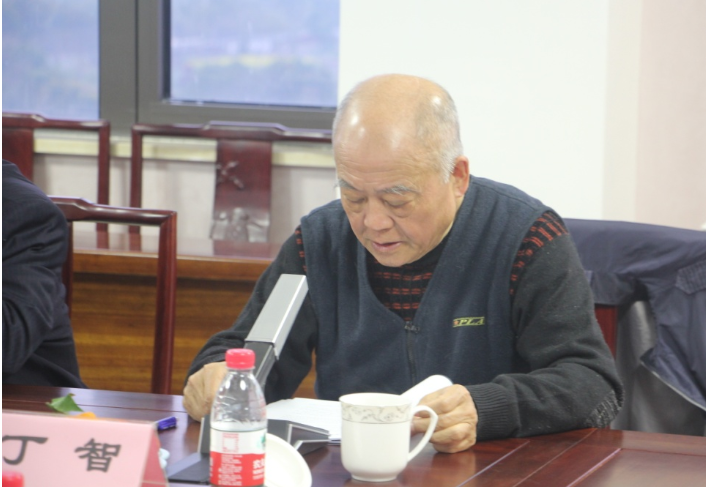 江蘇省涂料行業協會第四屆第一次常務理事會暨會長工作會在江蘇晨光涂料有限公司五樓會議室召開。會議由協會秘書長丁智主持，協會會長、副會長、秘書長17人出席了本次會議。參加本次會議的嘉賓有多位企業董事長、總經理等人。