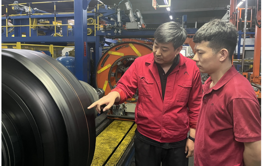 成型車(chē)間堅(jiān)持周度質(zhì)量分析制度，建立成型車(chē)間質(zhì)量數(shù)據(jù)庫(kù)，在2022年質(zhì)量數(shù)據(jù)分析基礎(chǔ)上進(jìn)行更細(xì)化更深入的分析，準(zhǔn)確找到問(wèn)題所在并及時(shí)對(duì)策解決，確保完成各項(xiàng)質(zhì)量指標(biāo)。