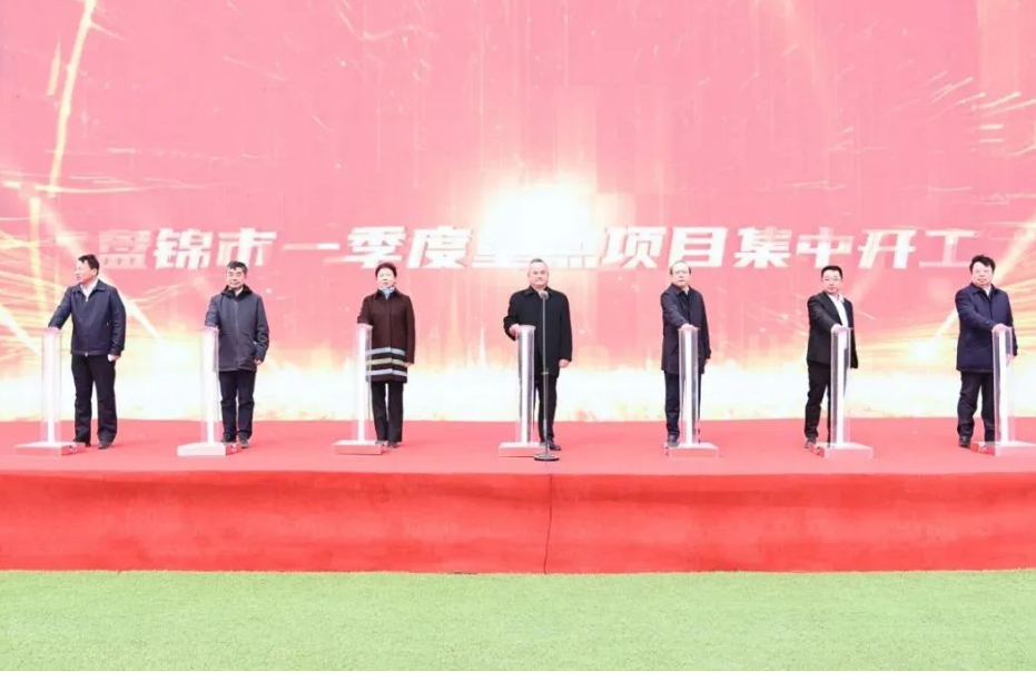 該項目依托遼濱經開區內豐富的裂解碳五資源和區位優勢，利用國橡中心先進的乙腈法碳五分離技術和液相混煉技術，生產綠色新材料，為綠色輪胎提供更低滾動阻力、更短制動距離、更好耐磨性的綠色橡膠新材料。