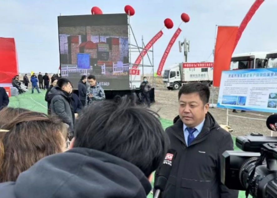 開工儀式上，中共中央政治局委員、新疆維吾爾自治區(qū)黨委書記馬興瑞視頻連線觀看并宣布了開工。公司負責(zé)人表示，該項目建成投產(chǎn)后，預(yù)計年銷售收入可達25億元，其中出口6.21億元，可創(chuàng)造稅收2億元，帶動就業(yè)900余人。此外，該項目產(chǎn)品在滿足西北市場需要的基礎(chǔ)上，還將出口中亞5個國家。