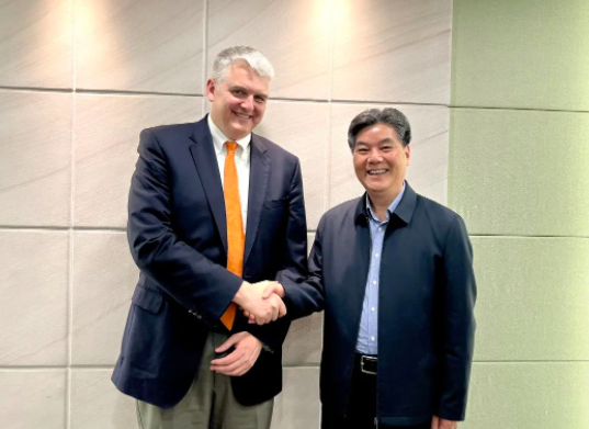 卡博特公司執(zhí)行副總裁、功能性補強材料業(yè)務總裁、數字化運營總裁兼美洲地區(qū)總裁霍博特先生(Bart Kalkstein)一行拜會了上海市發(fā)改委陳國忠副主任等有關領導。