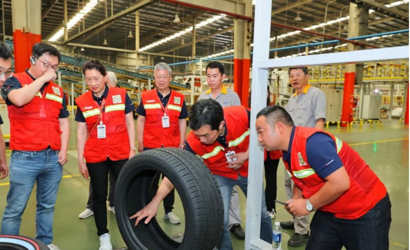會議前，與會人員先后參觀了賽輪柬埔寨工廠和越南生產基地，深入了解了賽輪集團的生產實力和區域布局。據了解，在會上，賽輪集團董事長劉燕華總結了賽輪的獨特優勢及其背后的根源，并對企業未來戰略目標的實現路徑進行了規劃。