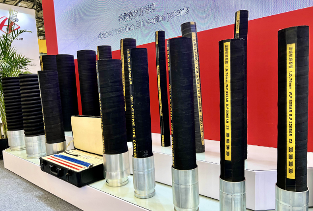 據(jù)了解，我國自主品牌正處于快速擴張、蓬勃發(fā)展階段，并積極引領著全球范圍內(nèi)的產(chǎn)業(yè)變革。作為一家早期布局海外市場的中國橡膠軟管制造企業(yè)之一，利通科技積極響應國家的“走出去”戰(zhàn)略，不斷加大對海外市場的開拓力度，推動國際業(yè)務向上發(fā)展。
