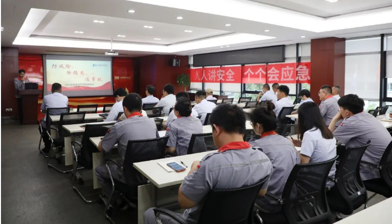 為進一步推動企業安全生產責任，提升安全管理水平，并響應全國第22個“安全生產月”的號召，建新趙氏科技有限公司召開了“2023年安全生產月啟動會”。本次活動以“人人講安全、個個會應急”為主題，旨在提高全員的風險隱患排查整改質量、安全意識和避險逃生能力。