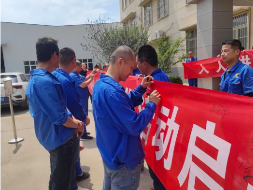 其次，他強調要進一步抓實落實，貫徹安全生產的理念、法規和手段，確保責任層層落實，每個人、每個環節、每個細節都要承擔起安全生產的責任。此外，隨著氣溫的上升，他提醒大家要特別注意安全用電、防火防爆以及防暑防疲勞等方面的工作。