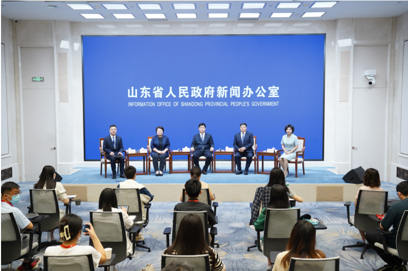 山東省政府新聞辦舉行了第二場民營企業家記者見面會，與會嘉賓包括賽輪集團董事長劉燕華女士。會上，劉燕華女士與與會媒體就賽輪集團的發展進行了深入交流，并回答了記者們的提問。