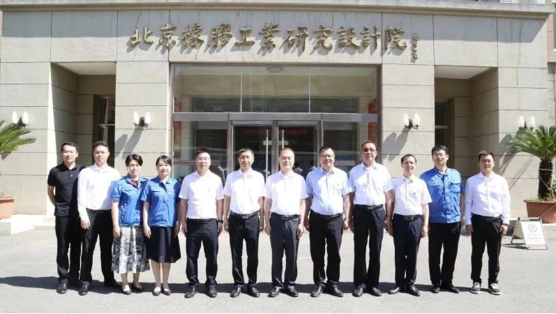 北橡院橡膠事業部、檢測中心相關人員以及中鐵裝備有關部門的人員均參加了上述活動。雙方表示，將繼續密切合作，共同推動橡膠密封領域的創新發展。