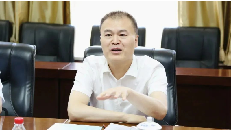 張占成表示，近年來，中鐵裝備與北橡院合作密切，共同推動了超大型隧道工程機械主驅動密封產品的研發，并取得了豐碩成果?？紤]到北橡院團隊出色的政治素質和強大的創新能力，中鐵裝備將北橡院選為“廉能合作單位”。今天的簽約儀式標志著雙方的合作進入新階段，開啟了合作發展的新篇章。張占成希望通過戰略合作，共同打造雙方合作的新格局。