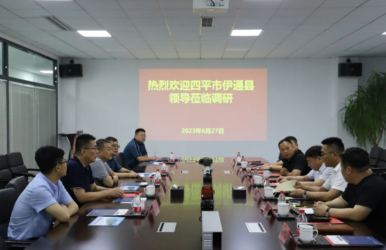 吉林省四平市伊通縣縣委副書記兼縣長(zhǎng)葉永興率領(lǐng)代表團(tuán)一行，赴山東美晨工業(yè)集團(tuán)有限公司展開(kāi)考察交流活動(dòng)。本次交流活動(dòng)得到了美晨工業(yè)集團(tuán)董事長(zhǎng)王永剛和總經(jīng)理李瑞龍的熱情歡迎與參與。