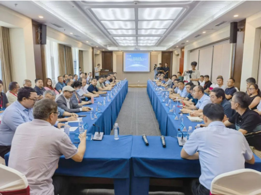 中國涂料工業(yè)協(xié)會綠色工業(yè)涂料涂裝分會秘書長程平總結(jié)會議時表示，感謝郯城縣委、縣人民政府、經(jīng)濟開發(fā)區(qū)以及各涂料、涂裝、機械企業(yè)對本次對接交流會的支持。未來，將以本次交流會為契機，加強政企融合，搭建更好的合作平臺，進(jìn)一步促進(jìn)原材料、涂料生產(chǎn)企業(yè)、涂裝企業(yè)和機械企業(yè)之間的經(jīng)貿(mào)往來。希望通過大家的精誠合作和多方溝通，共同努力為綠色工業(yè)涂料涂裝的美好前景做出貢獻(xiàn)。