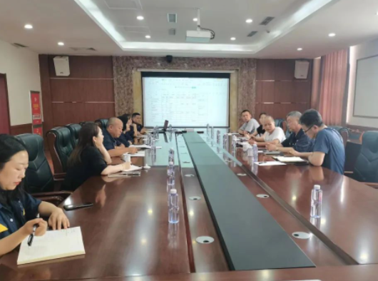 朝陽市高新技術(shù)開發(fā)區(qū)管委會副主任柳云率領相關領導一行考察了朝陽黑貓公司。