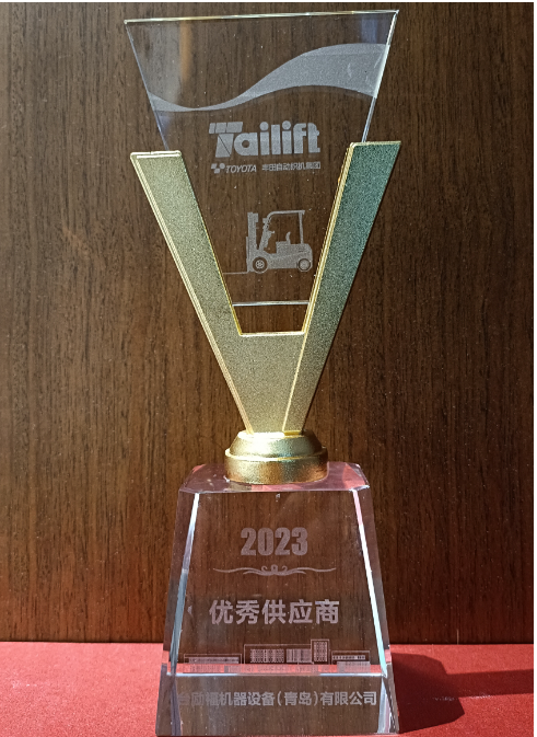 喬遷慶典儀式上，正新廈門集團四輪營銷中心總監(jiān)李清東先生代表公司領取了該殊榮，并與臺勵福集團創(chuàng)始人林溪文先生熱情交流。雙方對合作的深入發(fā)展表達了共同的期望。