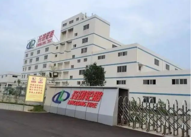 作為廣西第一家高端輪胎制造企業(yè)，廣西玲瓏目前擁有80項知識產(chǎn)權，其中包括3項發(fā)明專利、72項實用新型專利和5項軟件著作權。在廣西輪胎制造行業(yè)，廣西玲瓏憑借眾多知識產(chǎn)權的數(shù)量位居榜首。