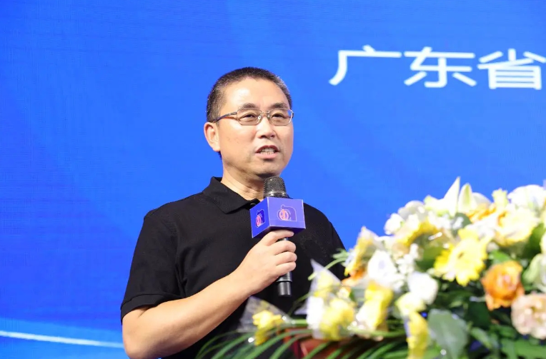 陳冰會長在講話中指出，今年是改革開放45周年，也是經濟形勢最嚴峻的一年，但他認為這也可能是未來幾年最好的一年。然而，當前的經濟形勢仍然嚴峻，經濟復蘇出現滯后，特別是二季度經濟回落加速，三季度依然沒有好轉的跡象。