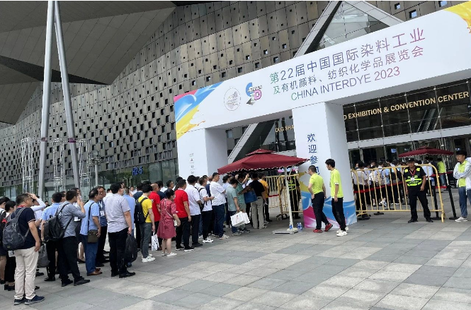 第22屆中國國際染料工業(yè)及有機(jī)顏料、紡織化學(xué)品展覽會在上海世博展覽館圓滿落幕。本屆展會吸引了來自全球15個(gè)國家和地區(qū)的600余家企業(yè)報(bào)名參展，展出總面積高達(dá)50000平方米。展會中涵蓋了各類先進(jìn)的環(huán)保型染料、有機(jī)顏料、助劑、中間體、儀器環(huán)保設(shè)備、配套服務(wù)等，為企業(yè)創(chuàng)造了新的機(jī)遇，拓展了新的市場。