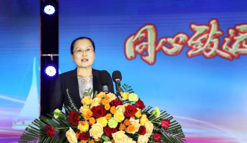 姜妍在致辭中指出，過去十年是豐源輪胎公司打基礎、謀長遠的十年。今后，該公司將積極學習國家級和世界級輪胎企業的先進經驗，為全區全市的“強工興產、轉型突圍”貢獻更大力量。