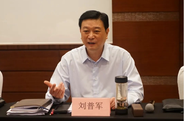 中國涂料工業協會于8月2日召開中國涂料高質量發展座談會，就涂料行業的未來發展進行了深入研討。會上，行業內重要企業的領導人齊聚一堂，共同探討了當前涂料行業的發展形勢以及如何引領行業向高質量發展邁進。