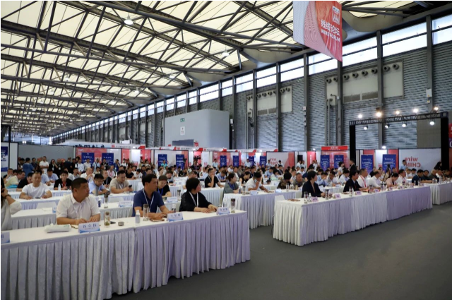 中國國際線纜及線材展覽會在上海新國際博覽中心隆重舉行，成為了電線電纜行業(yè)的一次盛大盛會。與此同時，寧晉縣舉辦了寧晉縣電線電纜產(chǎn)業(yè)集群推介會暨寧晉縣2023年“質(zhì)量月”活動啟動儀式。縣委副書記、代縣長孔軍峰致辭并對寧晉縣電線電纜產(chǎn)業(yè)進行了推介。