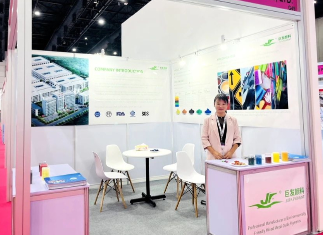 湖南巨發科技有限公司在泰國曼谷舉辦的2023亞太涂料展覽會(ASIA PACIFIC COATINGS SHOW)上亮相，展現了其領先的高性能環保混相顏料。這一盛會吸引了來自東南亞及周邊地區的專業觀眾，湖南巨發作為中國環保無機顏料行業的代表企業，吸引了眾多外國客戶的關注和咨詢，為未來深度合作奠定了堅實基礎。